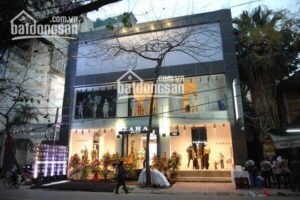 Cho thuê  350m2, MT hơn 10m khu phố Nhà Thờ, Hoàn kiếm